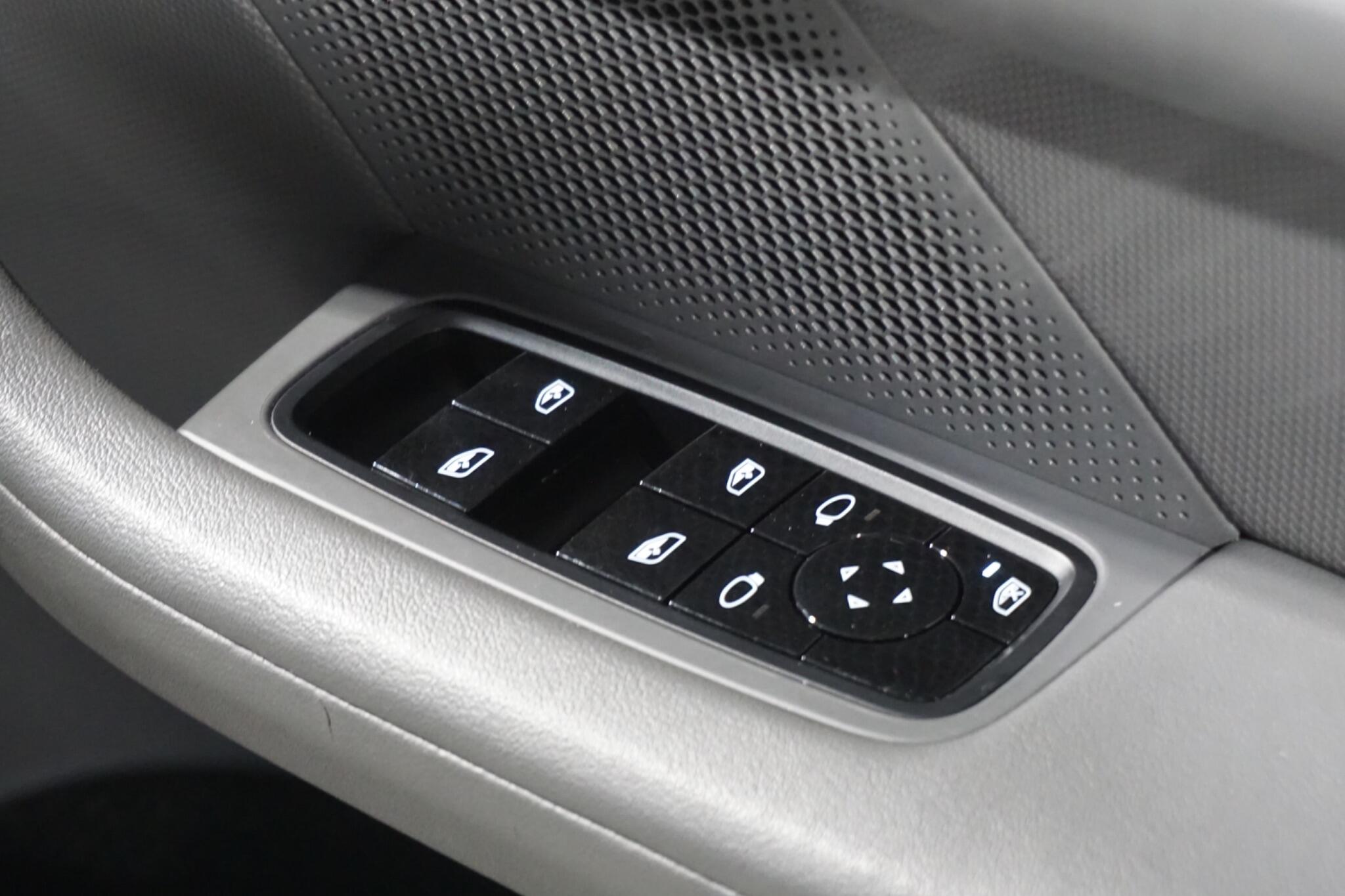 Porsche Taycan Performance Plus 93.4kWh 4S Saloon 4dr Electric Auto 4WD (571 ps)